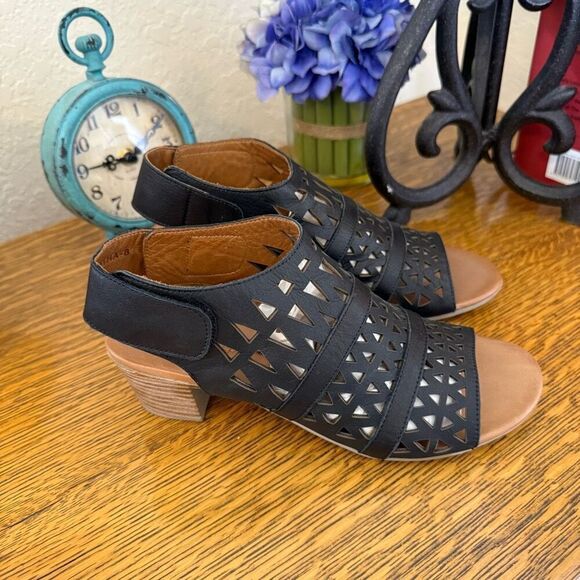 NEW Spring Step Dorotha Black Cut Out Sandals Size 8 Eu 38 Career, Casual NWOT - Picture 1 of 14